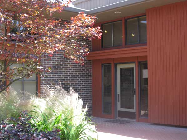 Exterior view of the entrance of the Gilroy Smiles office
